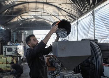 G@za, plastika e mbledhur nga mbeturinat po shndërrohet në tuba për të përmbushur nevojat për ujë