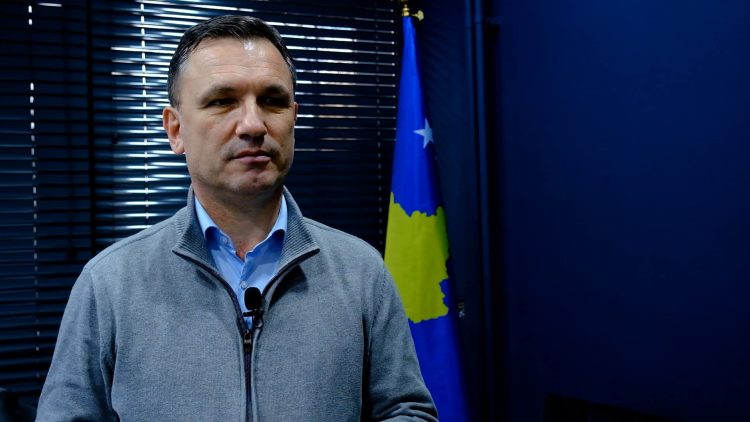 Shpërthen ish-deputeti i LDK-së: ‘Zgjedhjet nuk fitohen duke futur në listë prostituta politike, maniak seksual e shërbëtor të PDK-VV’