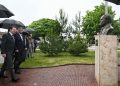 Në përvjetorin e zhdúkjes së profesorit Ukshin Hoti, Kurti vizitoi Shtëpinë Muze në Krushë të Madhe
