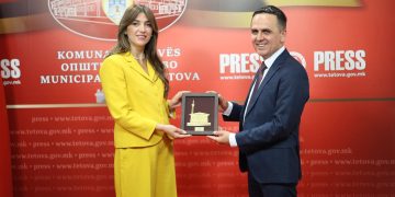 Bilall Kasami pret në Tetovë presidenten në detyrë të Kosovës, Albulena Haxhiu