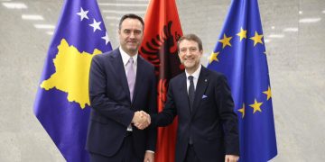 Konjufca pret nesër ministrin e Jashtëm të Shqipërisë, Ferit Hoxha