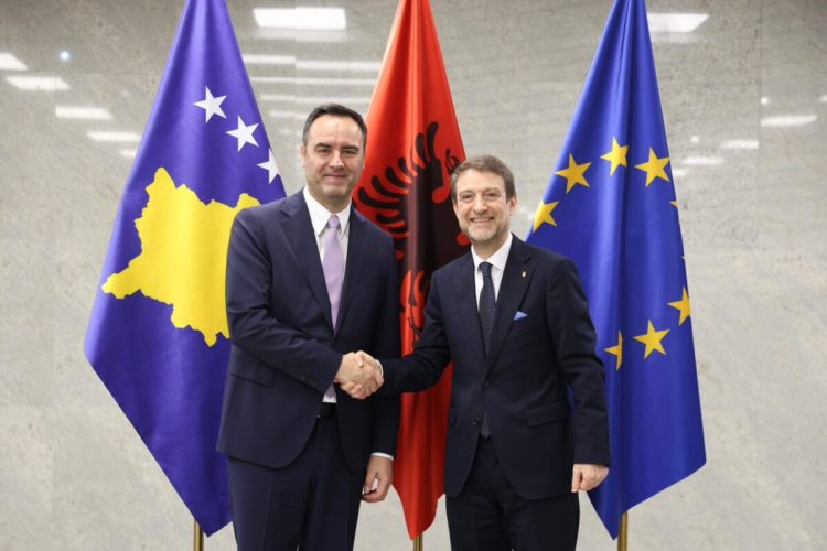 Konjufca pret nesër ministrin e Jashtëm të Shqipërisë, Ferit Hoxha