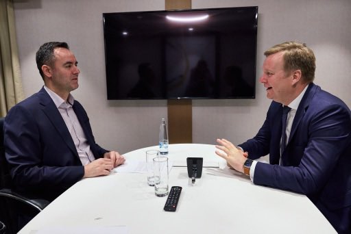 Emisari Sorensen flet me Konjufcën për hapat e ardhshëm në dialogun me Serbinë