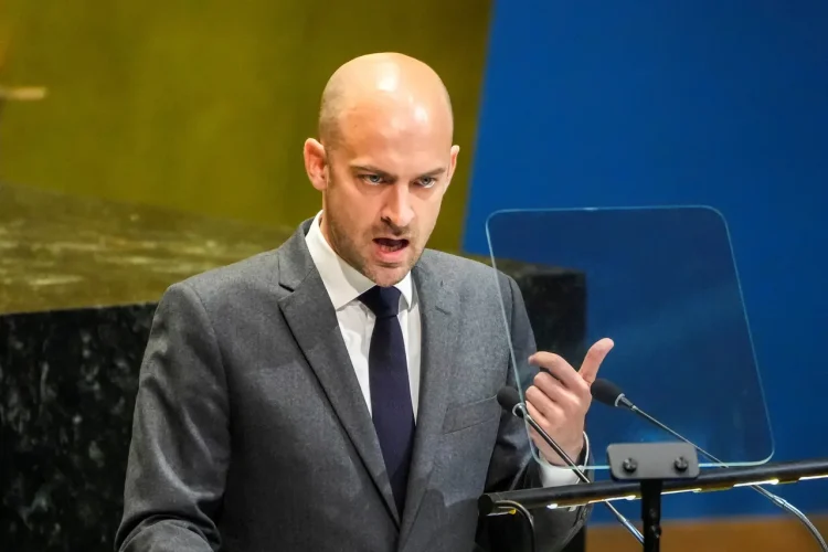 Franca do të nisë mision “mbrojtës” në Ngushticën e Hormuzit