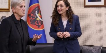 Fahrije Hoti i bashkohet Vjosa Osmanit në zgjedhje