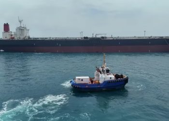 Dy raketa godasin një anije luftarake amerikane në Hormuz, raportojnë mediat iraniane
