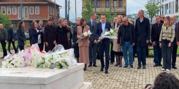 Haxhiu e Kurti kujtojnë Ilir Konushevcin dhe Hazir Malajn