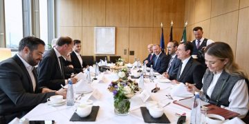 Kurti pritet në parlamentin e Nordrhein-Westfalen gjatë vizitës në Gjermani