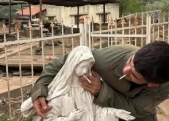 Kështu po poshtërohen të krishterët nga Izraeli…