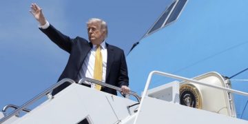 Trump minimizon tensionet me Xi për Iranin para samitit në Pekin