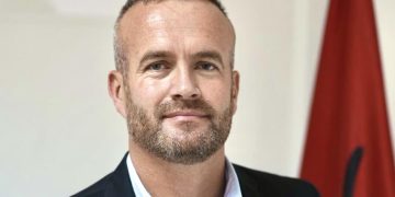 “Kur je me gra nuk sulmohet njeriu”, reagon Hysni Mehani pas incidentit me Sami Lushtaku
