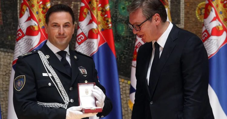 Media kroate / Skandal në Serbi: Policët djegin trupin e mafiozit, shefi i tyre fshin pamjet
