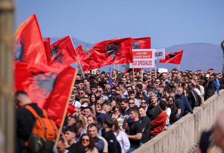 OVL e UÇK-së mbështet protestën në Shkup: Dinjiteti shqiptar nuk negociohet