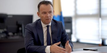 Peci: Një numër i telefonit po keqpërdor emrin tim, mos bini pre e mashtrimeve