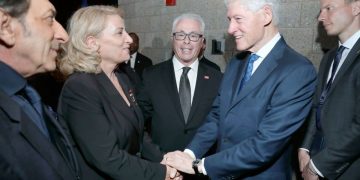 Shkurte Fejza takon ish-presidentin Clinton, e falënderon për gjithçka që ka bërë për Kosovën