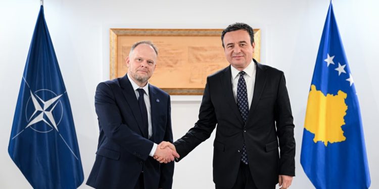Kurti takon zyrtarin e NATO-s, diskutojnë për Xhandarmërinë dhe forcimin e sigurisë në vend