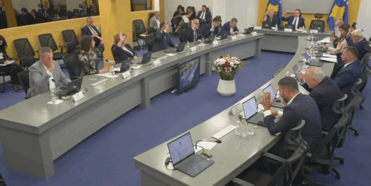 Kurti tregon se kur do të ndahet pagesa prej 100 euro për fëmijët, pensionistët dhe studentët