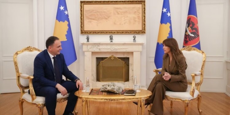 Haxhiu takon drejtorin e AKI-së, diskutohen zhvillimet e sigurisë