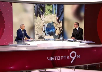 Vuçiq gjatë intervistës i bërtet moderatorit të televizionit publik të Serbisë