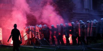 Protesta e studentëve në Beograd, Daçiq: 23 persona të ndaluar, disa policë të lënduar