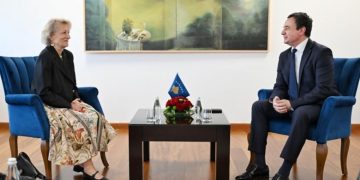 Kurti priti në takim drejtoreshën e Qendrës Kulturore të Kosovës në Paris