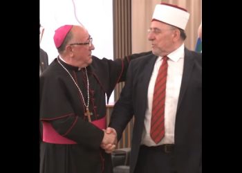 Përqafimi i Myftiut e Ipeshkvit, humori i Kurtit, mesazhi i Osmanit për haxhin – Pritja në BIK