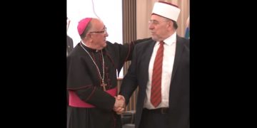 Përqafimi i Myftiut e Ipeshkvit, humori i Kurtit, mesazhi i Osmanit për haxhin – Pritja në BIK