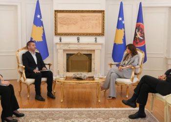 Haxhiu pret në një takim kryesuesin dhe sekretaren e përgjithshme të Këshillit Konsultativ për Komunitete