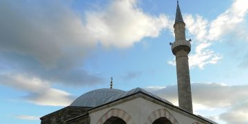 Vidhet arka e parave në një xhami në Keqekollë, policia nis hetimet