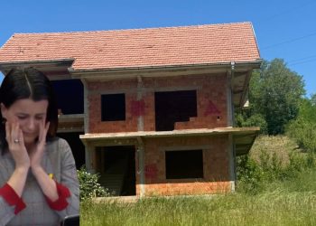 “Doja të hyja në dhomën ku ndodhi krimi, por s’munda” – Vasfije Krasniqi viziton shtëpinë ku u dhunua