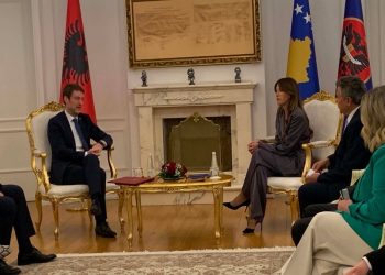 Haxhiu pret në takim ministrin e Jashtëm të Shqipërisë, Ferit Hoxha