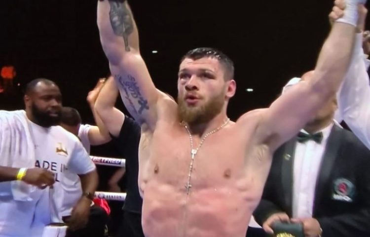 Uldedaj mbron titullin e kampionit të botës, rrah britanikun