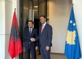 Konjufca takon homologun e tij, Hoxhen