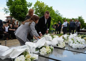 U.D e presidentes, Albulena Haxhiu, ka bërë homazhe në 27-vjetorin e të rënëve të familjes Kastrati
