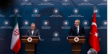 Ministri i Jashtëm turk diskuton bisedimet Iran-SHBA me homologun iranian