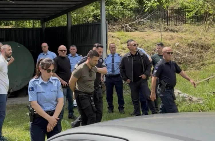 Tentuan ta shpalosnin flamurin e tyre, arr*estohen gjashtë serbë afër Manastirit në Prizren