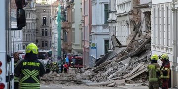 Shembja e ndërtesës në Gjermani/ Ekipet e shpëtimit vijojnë kërkimin për të mbijetuarit