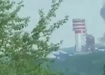 Ukrainasit godal@sin një fabrikë të madhe kimike në Rusi, ndalet prodhimi në uzinë