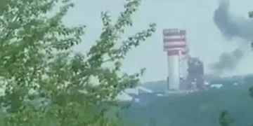 Ukrainasit godal@sin një fabrikë të madhe kimike në Rusi, ndalet prodhimi në uzinë