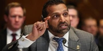 Drejtori i FBI-së kritikoi Serbinë para Senatit: Qytetarët kinezë të dënuar nuk u ekstraduan në Amerikë, por u kthyen në Kinë!