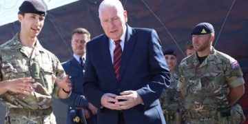 Ministri i Mbrojtjes së Mbretërisë së Bashkuar mbyll vizitën në Kosovë: Mbetemi partner i palëkundur