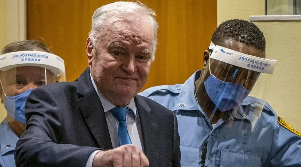 “Kasapi i Bosnjës” Ratko Mlladiq në prag të vdekjes, avokatët kërkojnë lirimin nga Haga