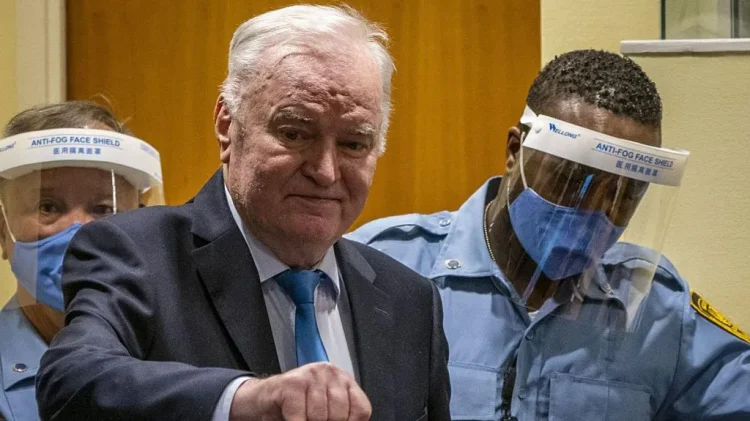 “Kasapi i Bosnjës” Ratko Mlladiq në prag të vdekjes, avokatët kërkojnë lirimin nga Haga