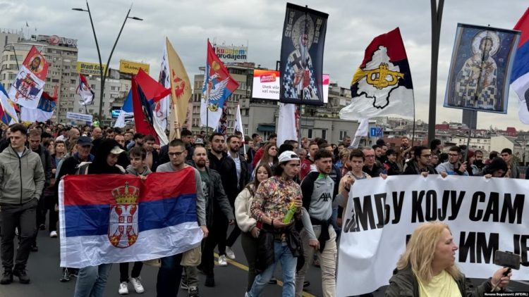 Çfarë mesazhi dërgojnë studentët protestues në Serbi me “Memorandumin” për Kosovën?