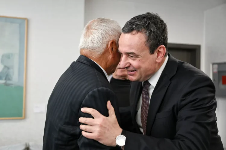 Në Ditën e Çlirimit, Kurti falënderon Adem Shehin për kontributin në luftën e UÇK-së