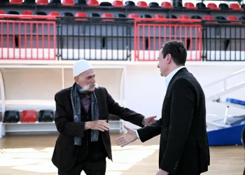 Kurti vizitoi për ngushëllime familjen Jashari