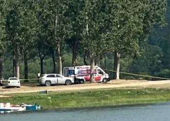 FSK i bashkohet operacionit të kërkimit në Liqenin e Batllavës, ekipi i specializuar nis kërkimet për 25-vjeçarin e zhdukur