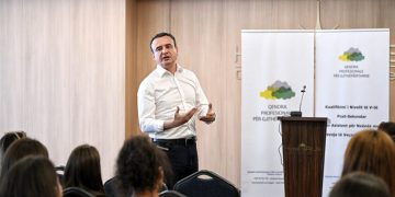 Inaugurohet gjenerata e re e Kualifikimit të Nivelit V Post-Sekondar për Asistent për Nxënës me Nevoja të Veçanta Arsimore, merr pjesë Kurti