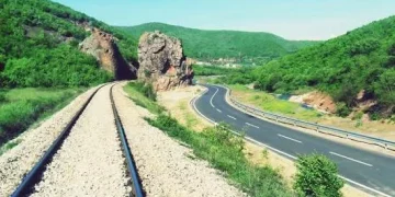 Infrakos planifikon investim mbi 2.4 milionë euro për sigurinë e vendkalimeve hekurudhore