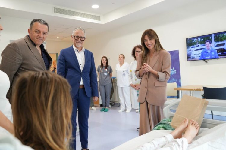 Haxhiu viziton Klinikën e Pediatrisë në Ditën e Fëmijëve: Fëmijët meritojnë më të mirën prej nesh